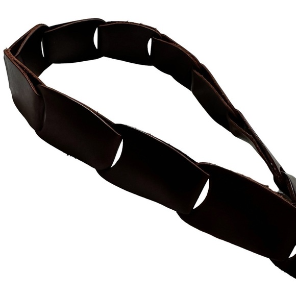 Brown Italian Leather Women's Looped Belt, Medium - Picture 3 of 13